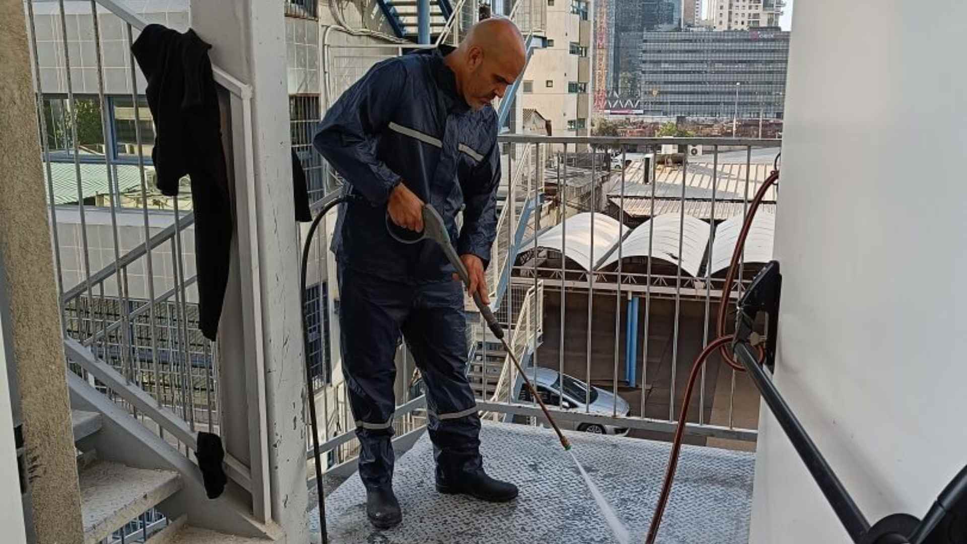 שירות ניקיון בלחץ מים